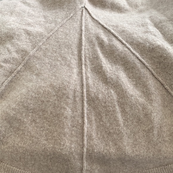 Premise Cashmere sweater size XS flares out at the bottom - Picture 6 of 6